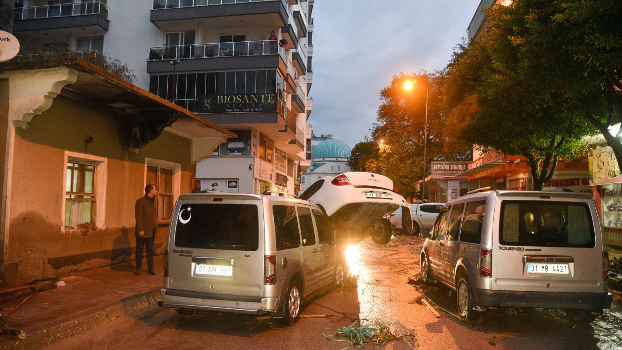 Hasarın boyutu gün ağarınca ortaya çıktı Hasarın boyutu gün ağarınca ortaya çıktı
