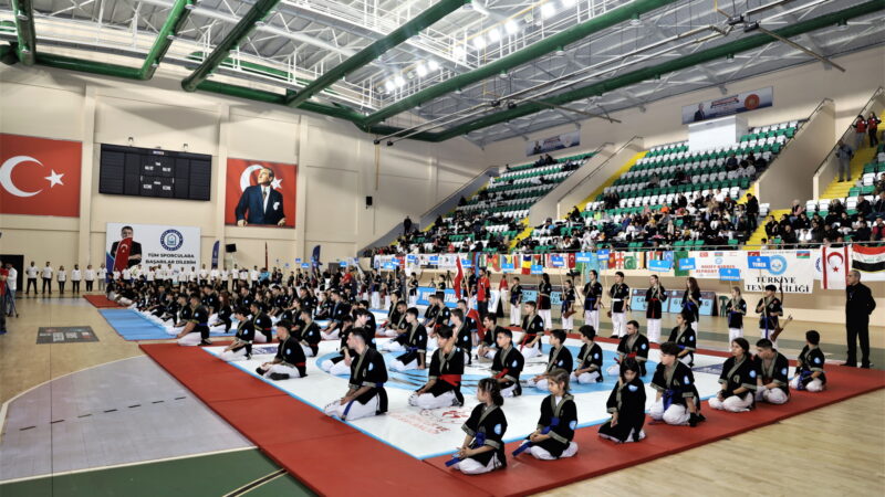 Alpagut rüzgarı Bursa’da esti Büyükşehir Belediyesi’nin katkılarıyla Alpagut Spor Kulübü Dernekleri Federasyonu’nun koordinasyonunda düzenlenen