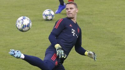 Neuer’in bacağı kırıldı