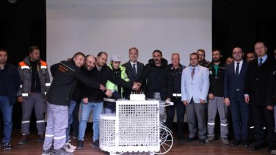 İnegöl Belediyesi personeline doğum günü kutlaması