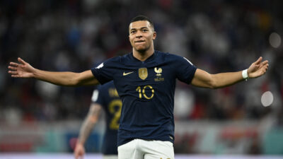 Mbappe alkollü içki logosunu kaldırttı
