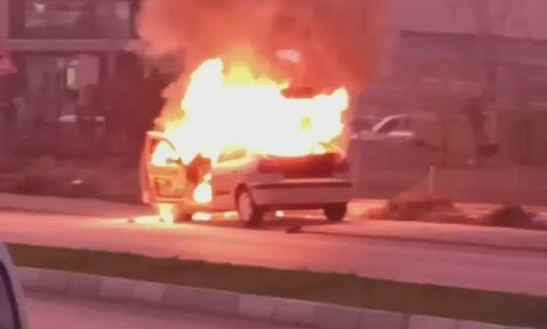 Bursa’da bir otomobil alev alev yandı