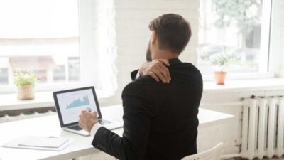 Masa başı çalışanlar dikkat! Kas ve eklem ağrılarına…