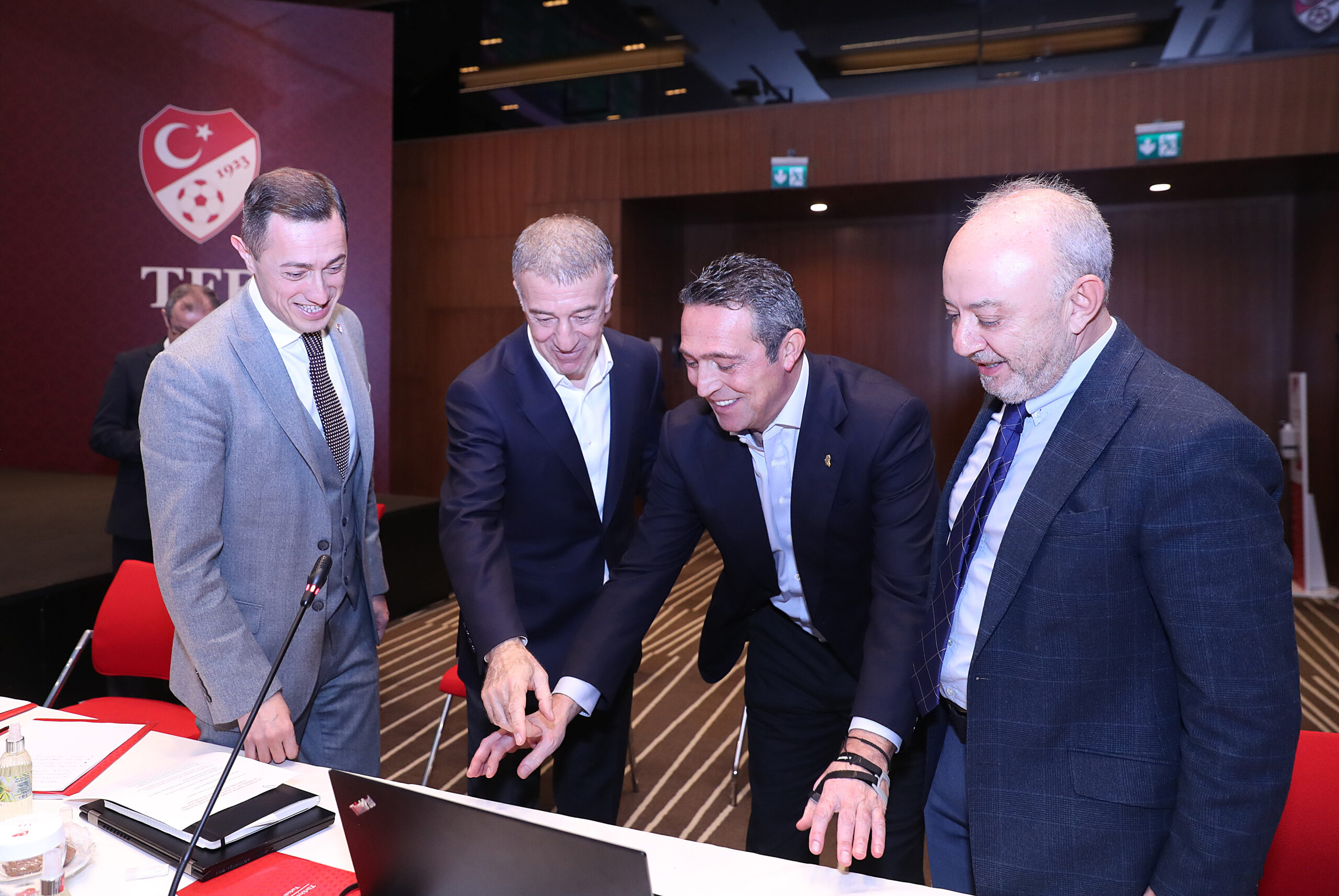 Süper Lig tarihinde bir ilk! Haftanın hakemleri bu sistemle belirlendi…