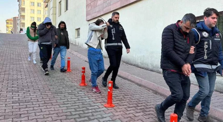 Sahte parayla alışveriş yapan 1’i kadın 4 kişi yakayı ele verdiler