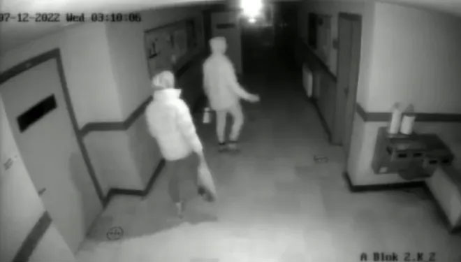 Okuldan bağış kutusunu çaldılar, bozuk paraları akaryakıt istasyonunda tümlettiler: O anlar kamerada