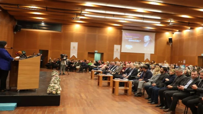 AK Parti Bursa İl Başkanlığınca "Siyaset Akademisi Kadın Programı" AK