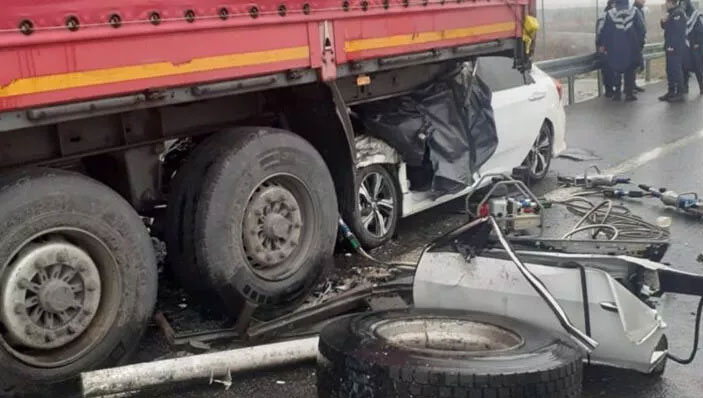 İzmir-İstanbul Otoyolu’nda feci kaza: 2 ölü 2 yaralı