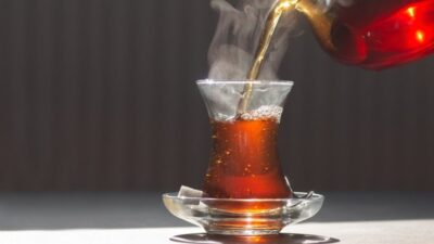 Çayı bu şekilde içmek ölüme sebebiyet veriyor!