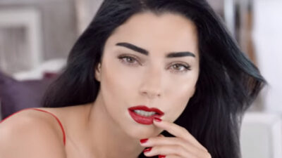 Merve Boloğur’dan tuhaf hareketler!