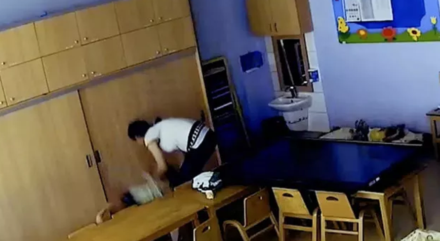 3 yaşındaki çocuğa yapılanlar kan dondurdu: “Anne beni bağlar mısın?”