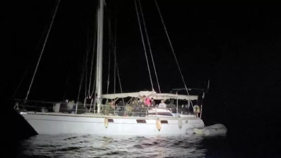 Yelkenli teknede 87 düzensiz göçmen kurtarıldı