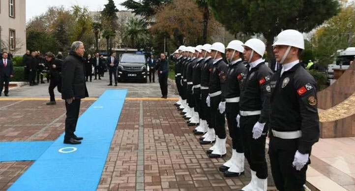 Bakan Akar, Çanakkale Valiliğini ziyaret etti