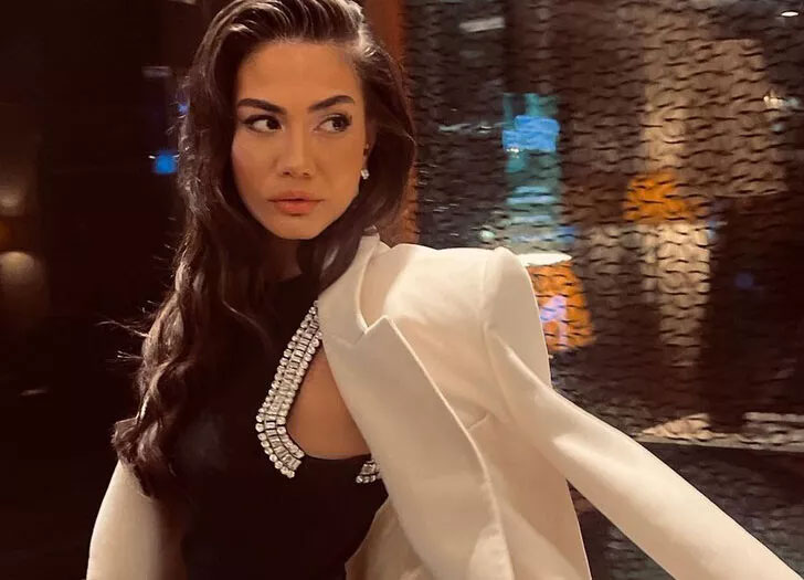 Demet Özdemir’in Altın Kelebek kostümü olay oldu! Twitter’da trend listesine girdi