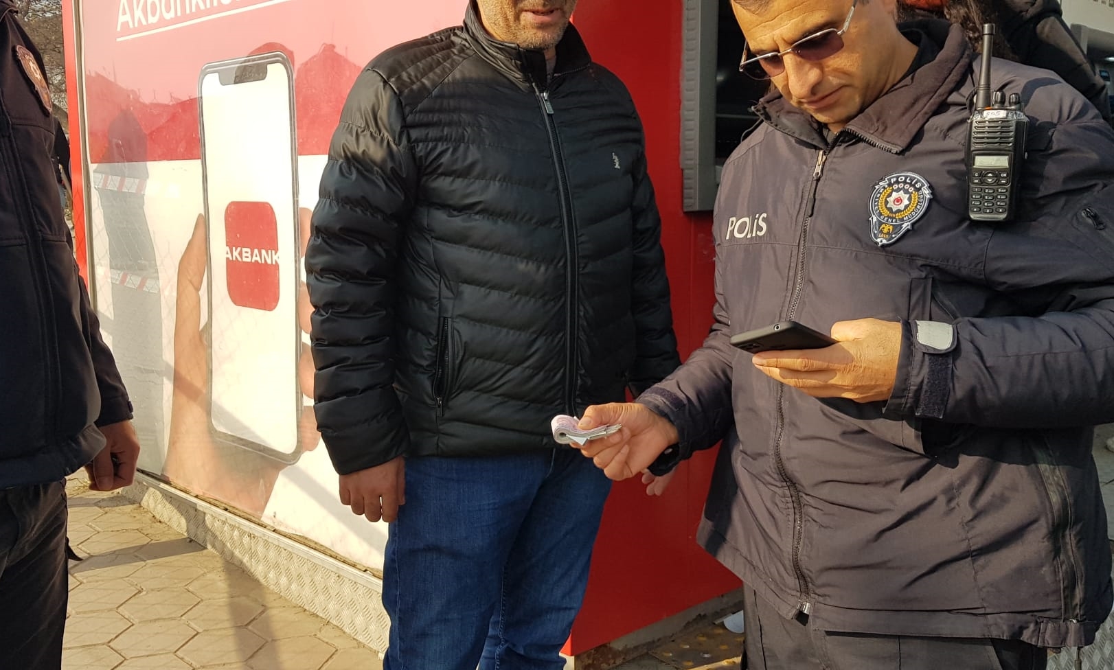 Bursa’da ATM’de unutulan 5 bin liranın sahibi aranıyor