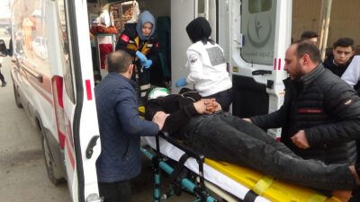 Bursa’da motosiklet kamyonetin altına girdi