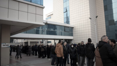 Bursa’da EYT yoğunluğu! SGK önünde uzun kuyruklar oluştu