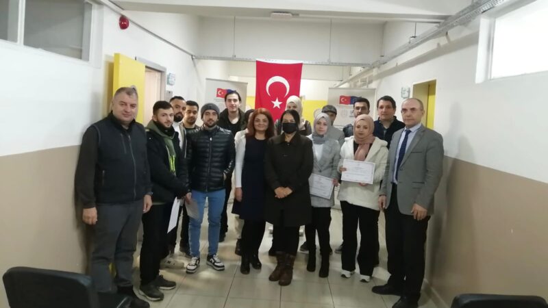Osmangazi Halk Eğitimi Merkezince düzenenlenen mesleki eğitim kurslarını tamamlayan 75