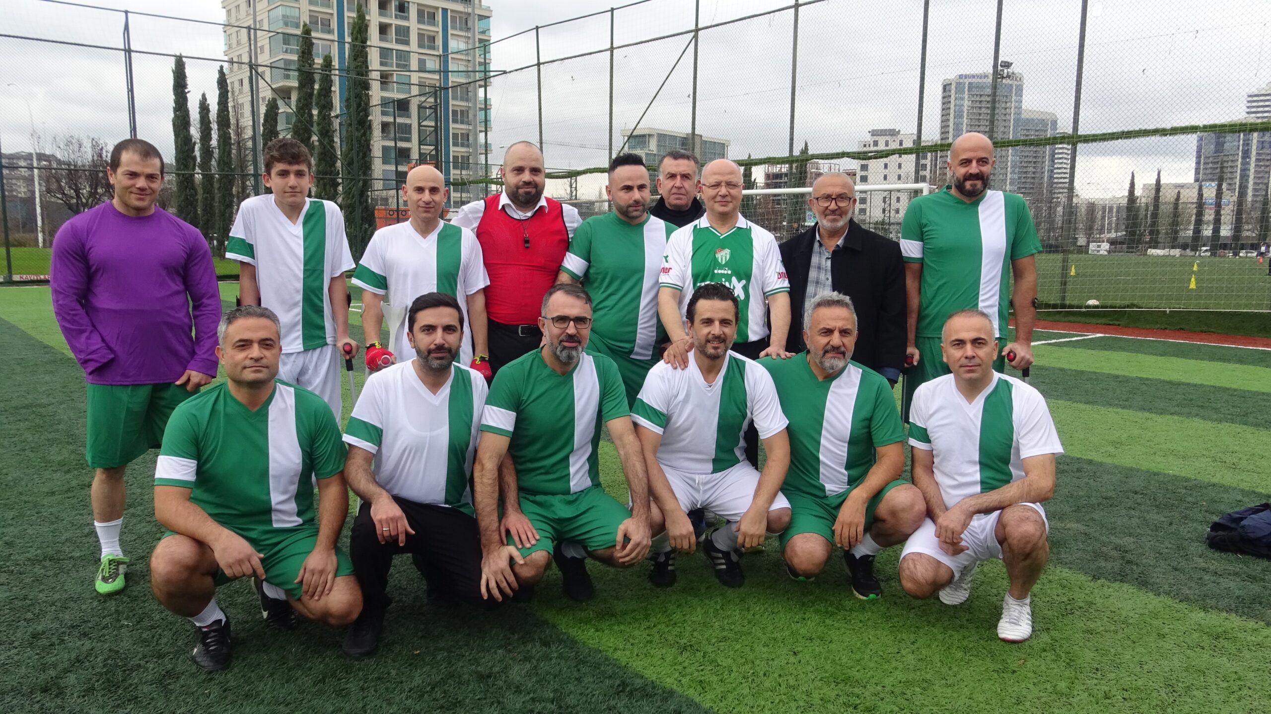 Bursa’da ampute futbol maçında ‘Dostluk’ kazandı Bursa’da ampute futbol maçında ‘Dostluk’ kazandı