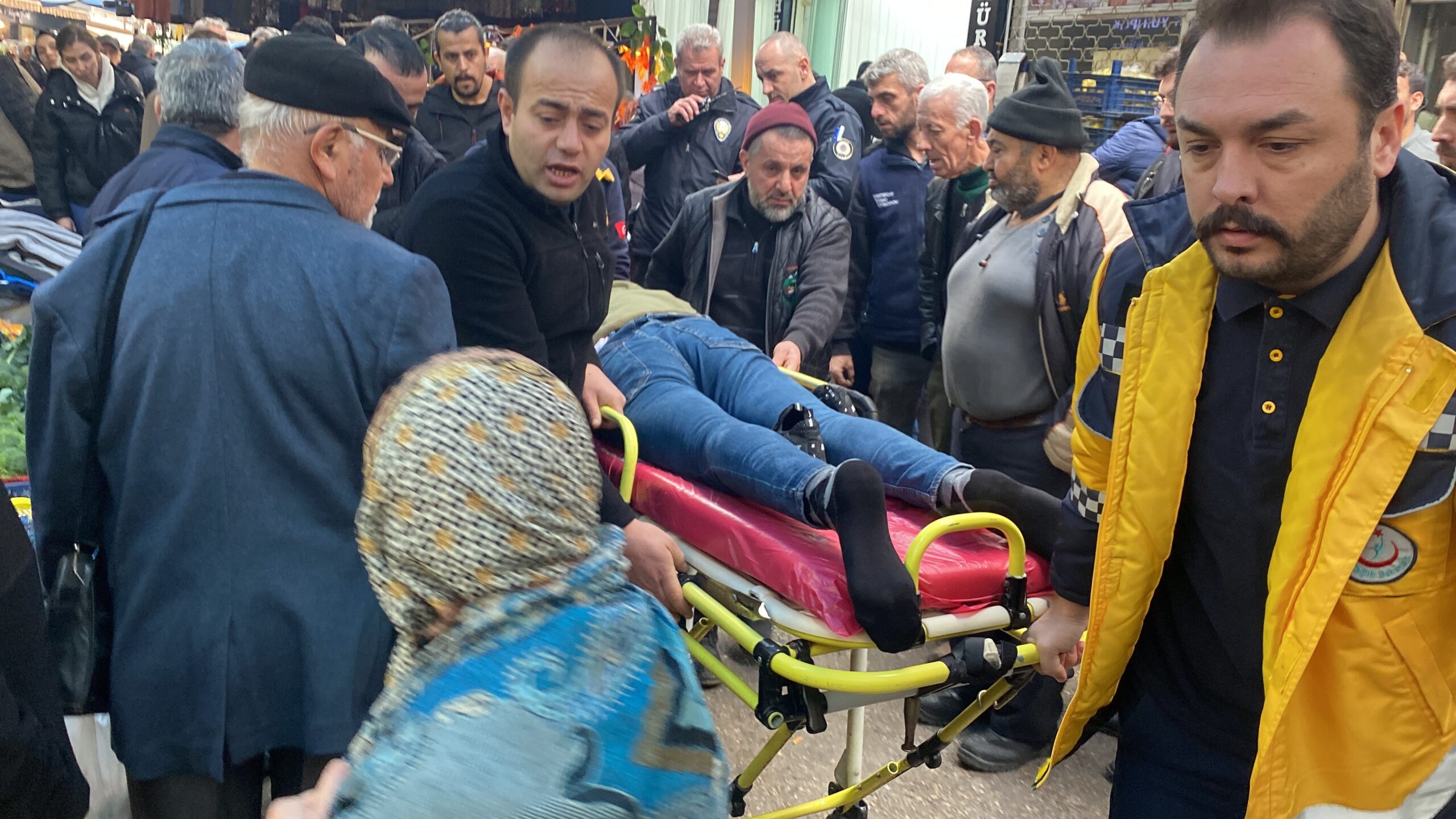 Bursa’da perdeci ile pazarcının ’kasa’ koyma kavgasında kan aktı