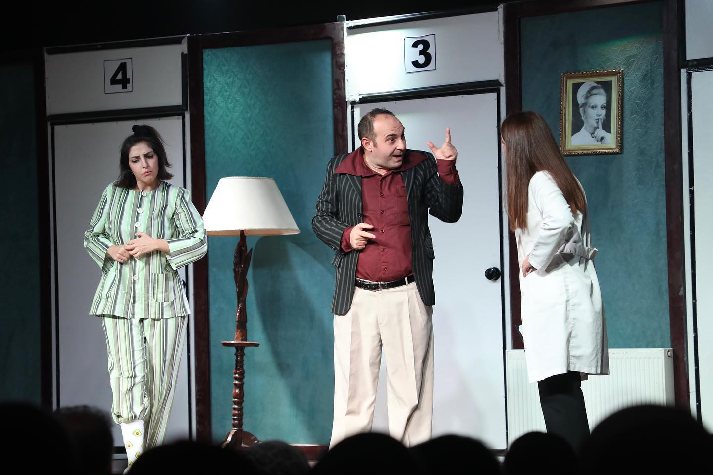 İnegöllüler “Deliler Evi” ile kahkahaya boğuldu İnegöllüler “Deliler Evi” ile kahkahaya boğuldu