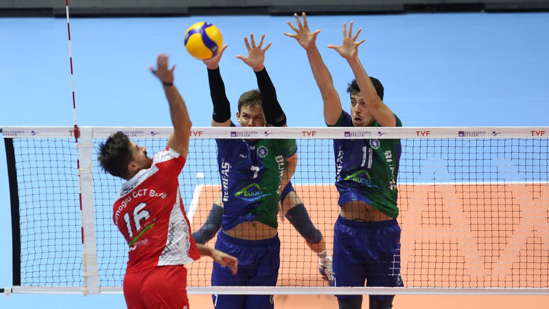 Bursa Büyükşehir Belediyespor derbide Hekimoğlu GCT Bursa Voleybol İhtisas'la karşılaşacak.