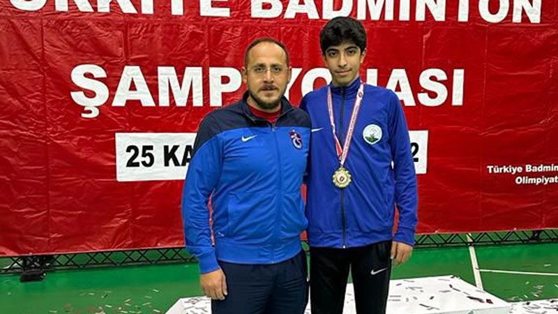 Osmangazili badmintoncudan altın madalya