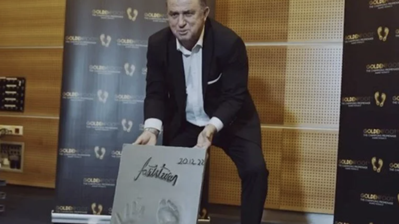 Fatih Terim’e büyük onur! Teknik direktör Fatih Terim, dünya futbolunun efsanelerine layık görülen prestijli