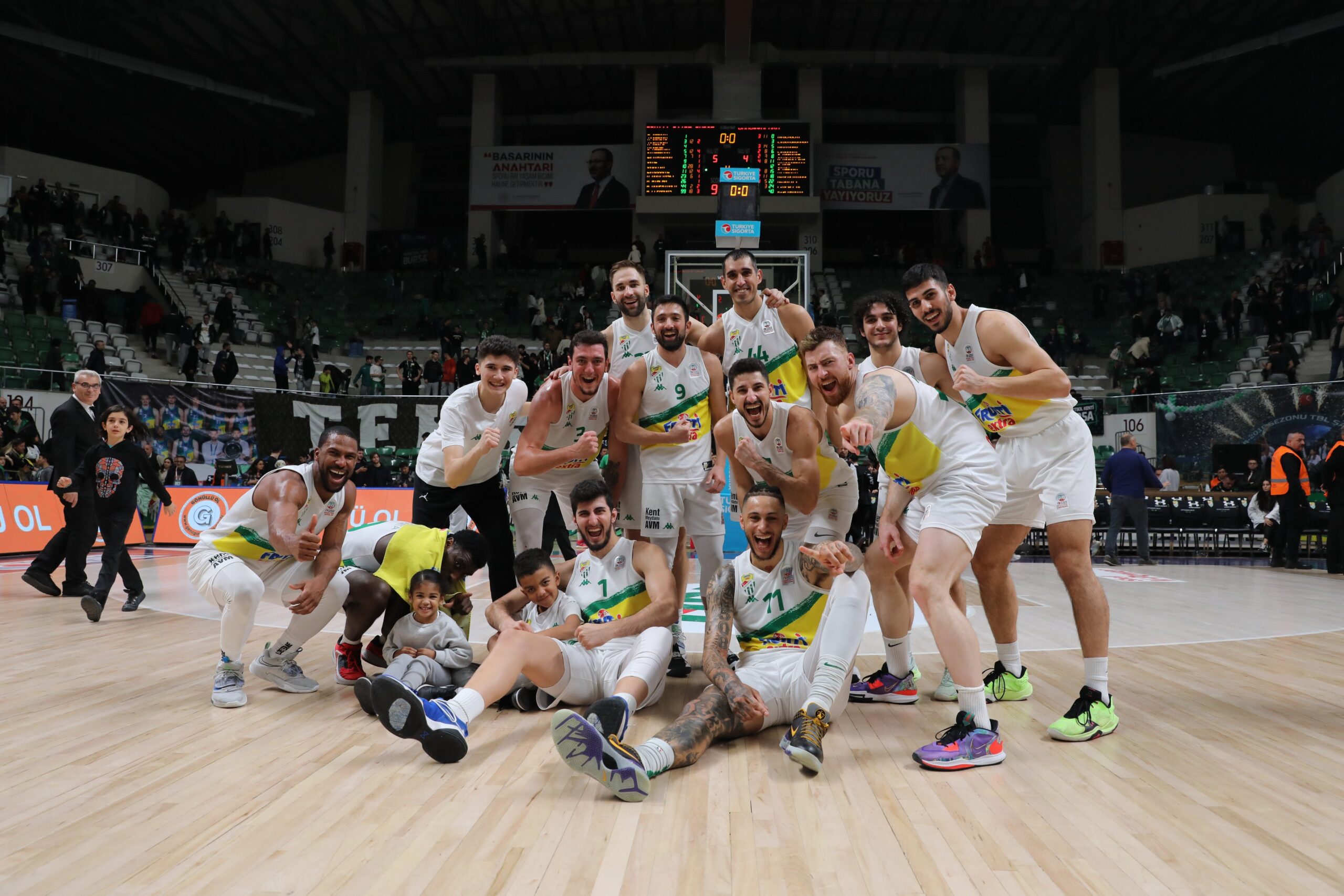 Timsah potada Darüşşafaka’ya patladı!