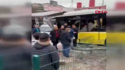 İstanbul’da tramvay otobüsle çarpıştı! Yaralılar var