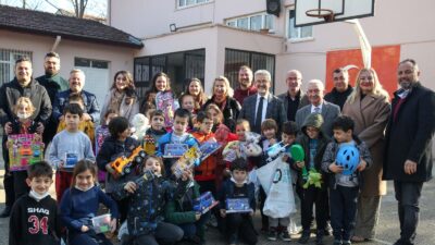 Başkan Erdem’den çocuklara yeni yıl hediyesi