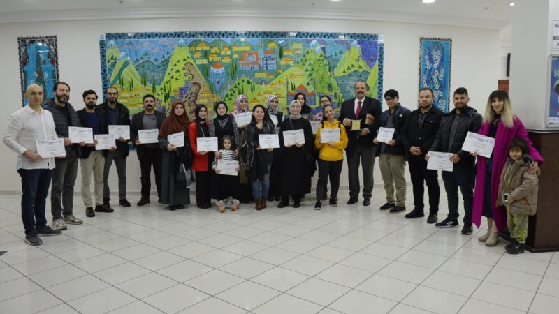 Fotoğrafçılık Atölyesi mezunlarını verdi Fotoğrafa ve fotoğrafçılığa ilgi duyan Yıldırımlı gençler, soluğu 'Temel Fotoğrafçılık