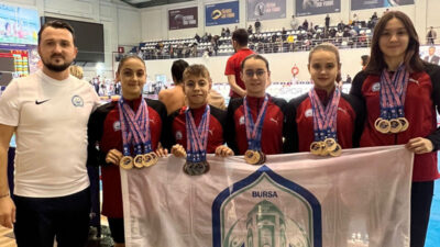 Yıldırım’ın altın kulaçlarından 14 madalya