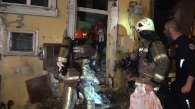 Alev alev yanan binada mahsur kaldı! Bursa’da zamanla yarış…