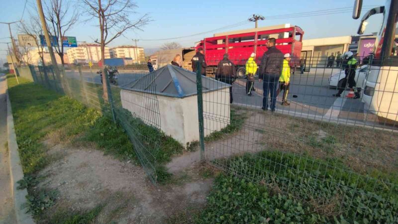Bursa’da alt geçidi kullanmayan yayaya otobüs çarptı Bursa’nın Orhangazi ilçesinde alt geçit yerine ana yoldan karşıya karşıya