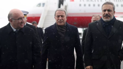 Şam ile 11 yıl sonra ilk temas! Bakan Akar Suriye Savunma Bakanı ile görüştü