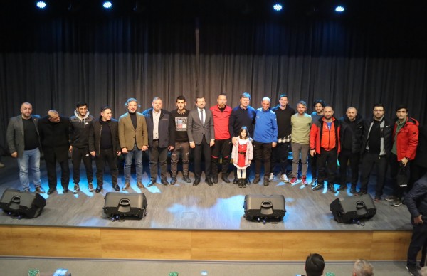 Ertuğrul Sağlam Bursa’da gençlerle buluştu