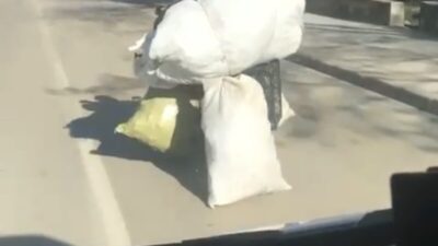 Bursa’da motosikletle tehlikeli taşımacılık kameraya yansıdı