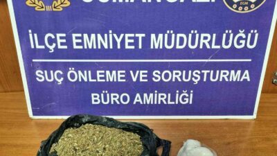 Bursa’da uyuşturucu satıcısı aracında yakalandı