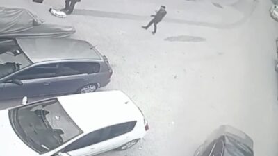 Bursa’da virajı alamayan sürücü, park halindeki otomobile böyle çarptı