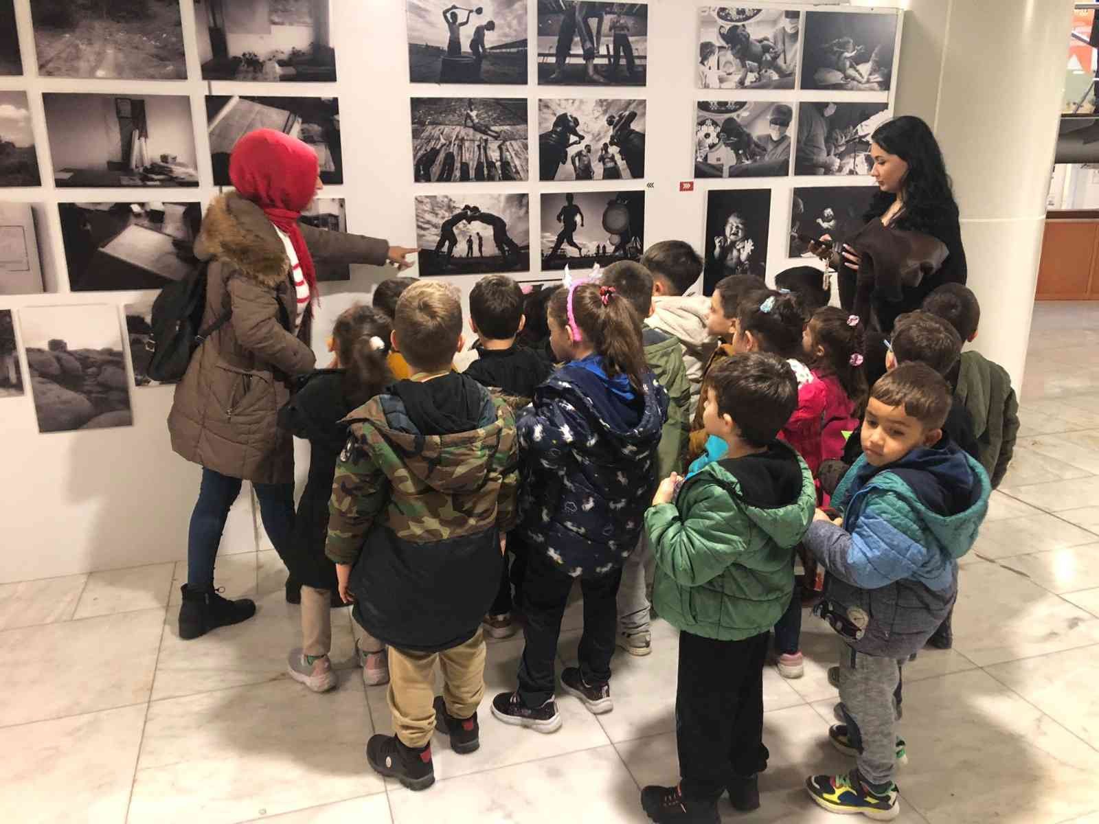 BursaFotoFest’e öğrenci çıkarması 1 bursafotofeste ogrenci cikarmasi 6fede9a