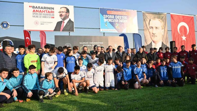 Bursa’da Uludağ Üniversitesi’ne yeni saha Bursa Büyükşehir Belediyesi tarafından Bursa Uludağ Üniversitesi’ne kazandırılan UEFA standartlarındaki