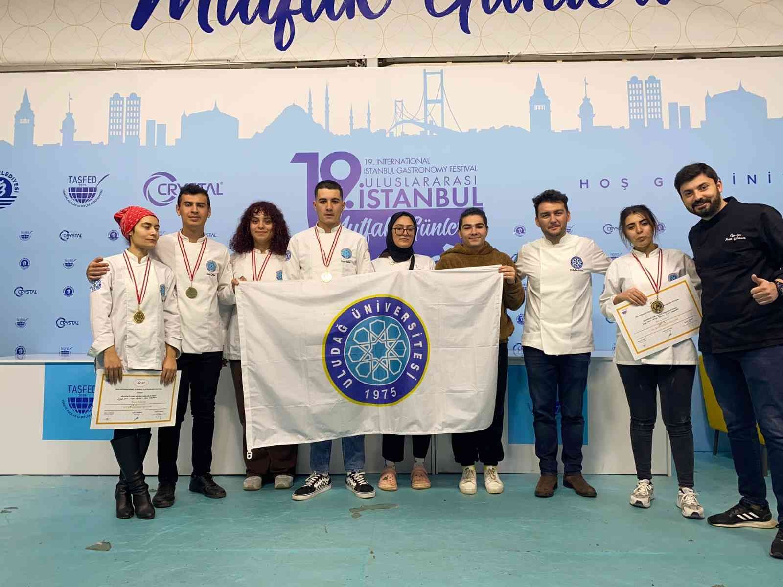 Geleceğin şeflerinden büyük başarı Geleceğin şeflerinden büyük başarı