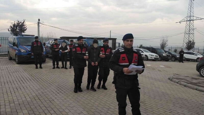 Bursa’nın Gemlik ilçesinde kablo hırsızlığı zanlısı iki kişi tutuklanarak cezaevine