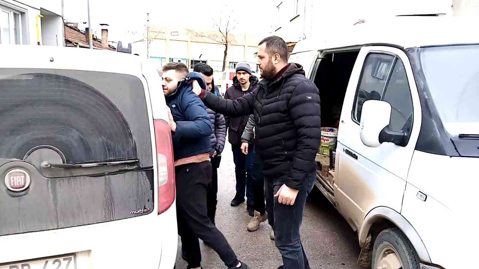 Bursa’da girdiği minibüste mahsur kalan hırsızı polis kurtardı