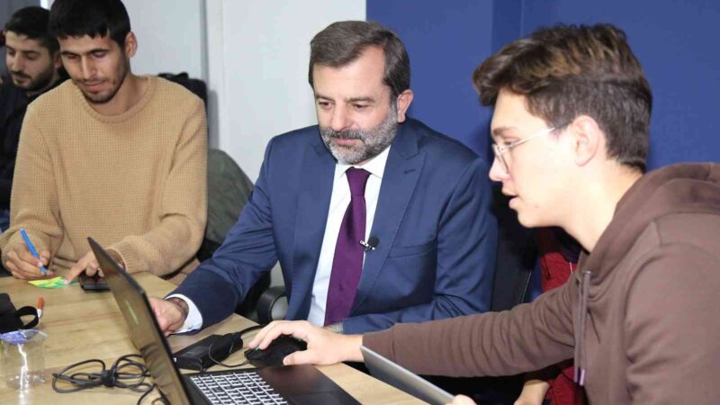Gürsu Belediyesi dijitalde yeni bir hikaye yazıyor Gürsu Kollektif Kariyer Merkezi, dijital dünyada yepyeni bir hikaye yazıyor.