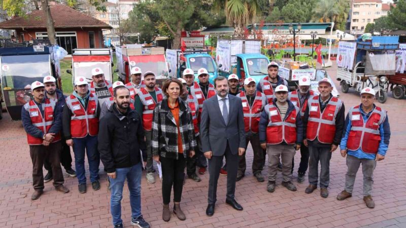 Gürsu’da geri dönüşüm atıklarını onlar toplayacak Gürsu Belediyesi başlattığı yeni uygulamayla, ilçede bulunan atık toplayıcılarını “Sıfır