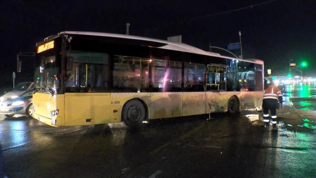Ters yönde giden otobüs minibüsle çarpıştı: Çok sayıda yaralı