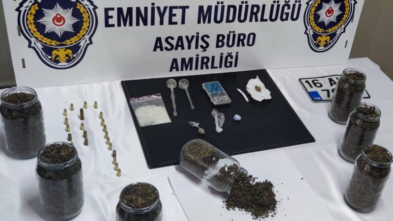 Bursa’da uyuşturucu operasyonu: 3 tutuklama Bursa’nın İznik ilçesinde polis ekipleri tarafından düzenlenen uyuşturucu operasyonunda suçüstü
