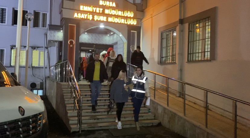 Bursa’da fuhuş çetesi çökertildi Bursa’da fuhuş çetesi çökertildi